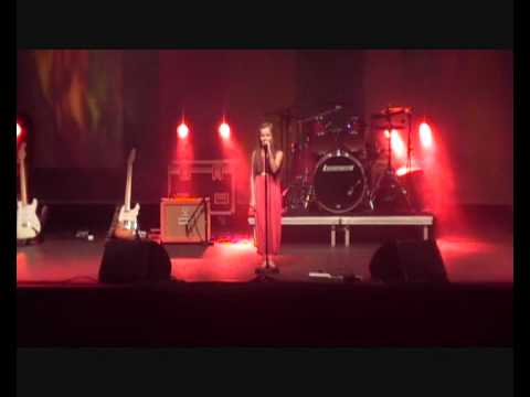Emma Askling synger White Horse af Taylor Swift til MGP Tour 2009 i Ringsted Kongrescenter