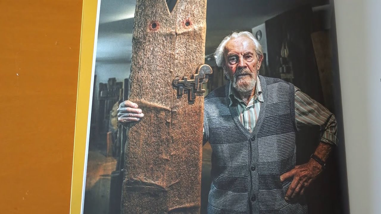 Al castello di Andraz in mostra le sculture in legno dell'artista Adolf Vallazza