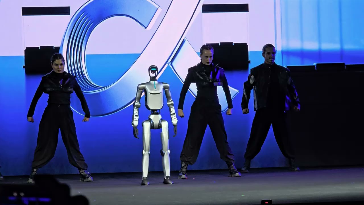 Honor showcase Barcelona 2026 dancing robot - YouTube