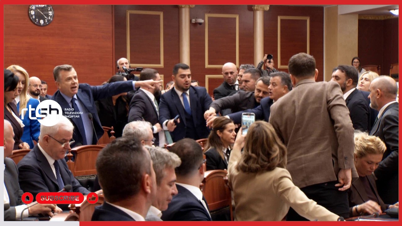 Video/ Tensione në Kuvend, Flamur Noka i heq mikrofonin Taulant Ballës, tenton në përplasje fizike
