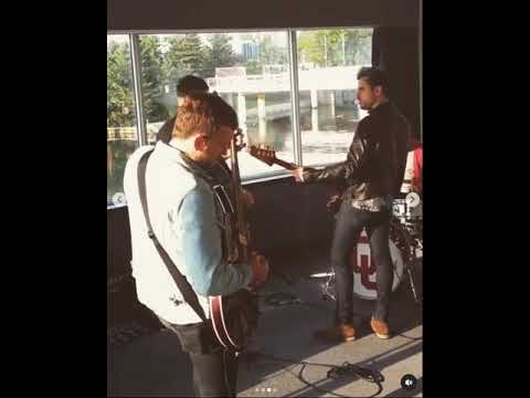 Kings of Leon Soft & snippet of Wicker Chair