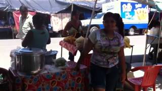 preview picture of video 'Ale vendiendo tamales'