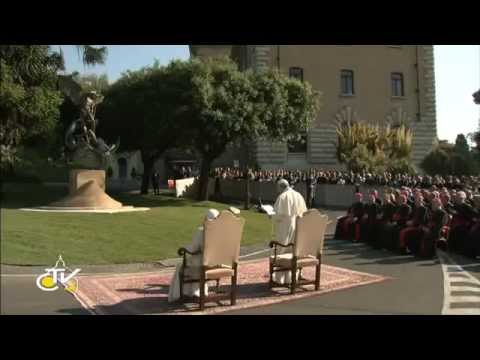 Papa Francesco consacra Vaticano a san Michele e san Giuseppe