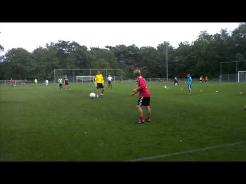 Bas voetbal jeugdkamp