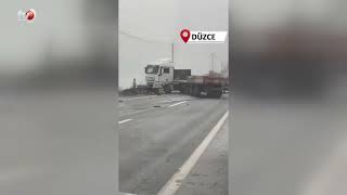 Düzce’de Tır Makaslaması Çevre Yolunu Kapattı