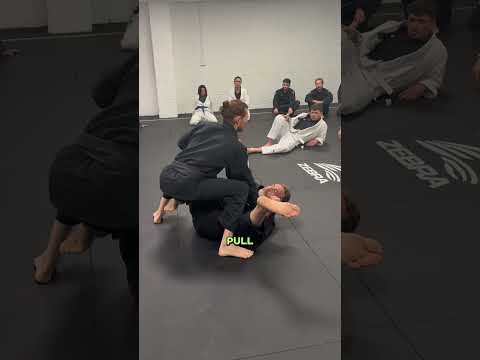 Stopping The Leg Pummel HQ Knee Cut