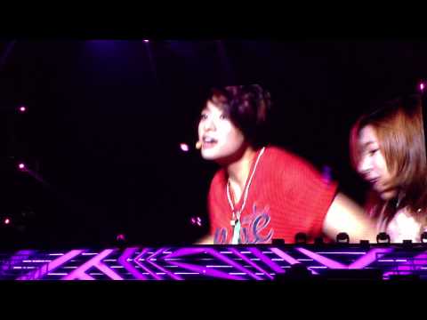 (FanCam) F(X) "ELECTRIC SHOCK" at SM TOWN JAKARTA 220912