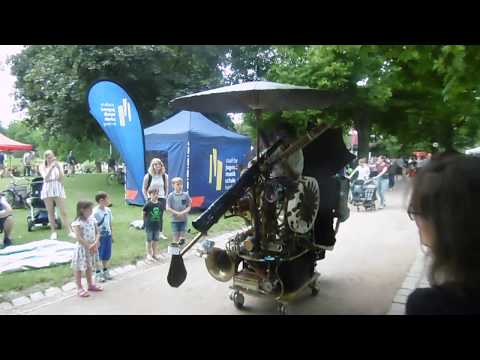 Уличный музыкант в Гамбурге