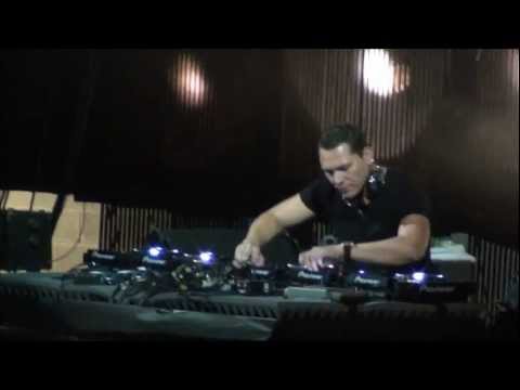 DJ Tiësto - Club Life - Slovakia - Košice - Steel Arena - 20.08.2011 (Part. 1)