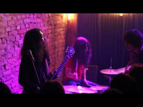 Minami Deutsch Konzert in Berlin mit Go Kurosawa von Kikagakumoyo als Ünterstützer