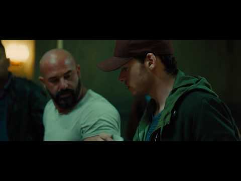 Bastille Day - Pickpocket steals bartender's purse