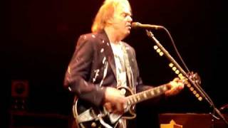 Neil Young - Everybody Knows This Is Nowhere (Calgary October 19 2008)