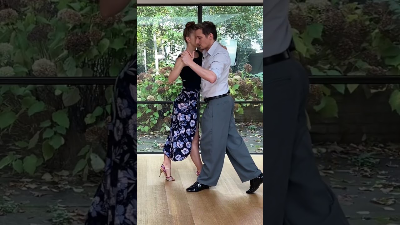 The magic of the Tango walk, just in one step 🤩