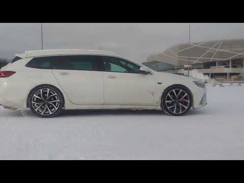 Opel Insignia GSi 2.0 BiTurbo 4x4 Launch on Snow ❄️