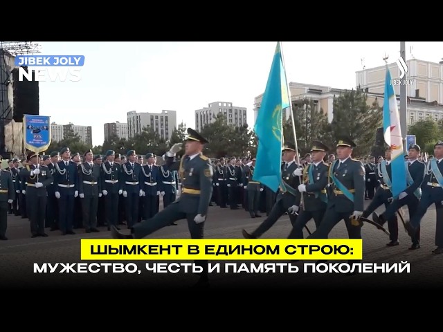 Парад мужества: военнослужащие и курсанты продемонстрировали боевую подготовку
