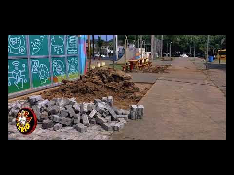 OBRA NA PRAÇA DO BECK ESTÁ PARADA TAMBÉM.