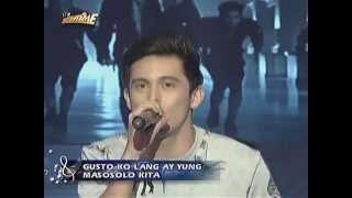 James Reid sings &quot;Huwag Ka Nang Humirit&quot; on Showtime