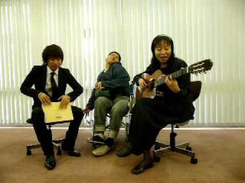 カフェジーニョ（Natuko　YUJI）　歌う　撮影　小滝達也