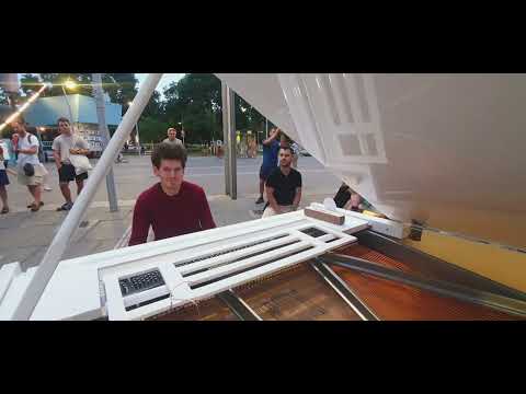 BEST PIANO MEDLEY PARTY EVER! With Thomas Krüger & Open Piano for Refugees ♥︎