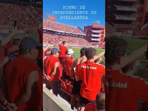 "Hinchada de Independiente de Avellaneda insulta y chifla a sus jugadores post derrota." Barra: La Barra del Rojo • Club: Independiente