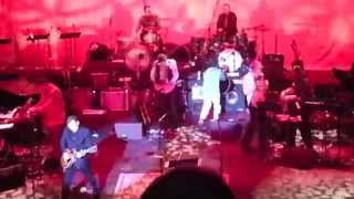 The Three O'Clock performing a cover of The Beatles' "Tomorrow Never Knows"