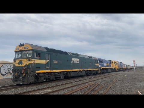 Up Pacific National 7738V grain with G523 (FA) X48 G519 Heading into Geelong to unload 15/3/2025