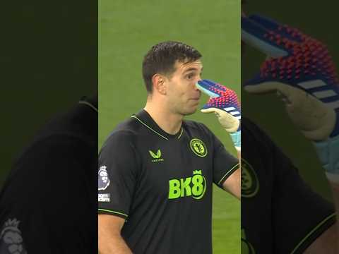 “No chance.” - Emi Martínez (v Man City) 😤 #Shorts #AstonVilla #EmiMartinez