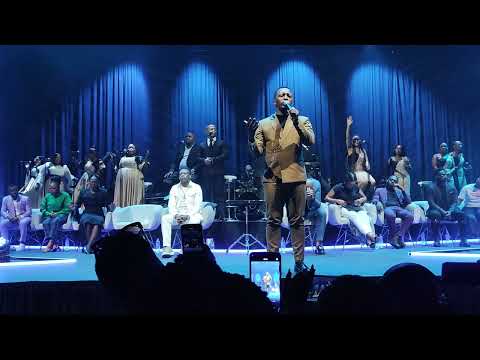 Dumi Mkokstad - Moy'Oyingwele Siyakudinga (Carnival City Day 2)