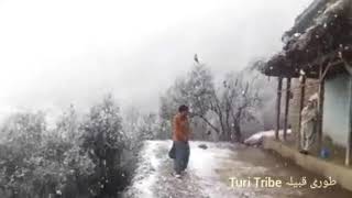 preview picture of video 'Beautiful snowfall in parachinar district kurram Pakistanپاراچنار ضلع کرم پاکستان میں برباری ا'