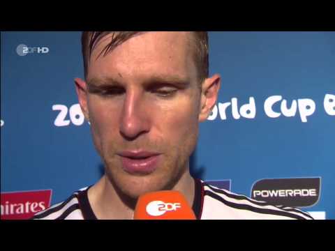 Per Mertesacker im WM-Interview über Karnevalstruppe und Eistonne - nach Algerien-Spiel - ZDF HD
