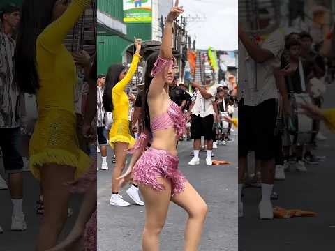 BM El Carmen 💖🤍 D A N A 💖 #desfile #bastoneras #carnaval #bailebass