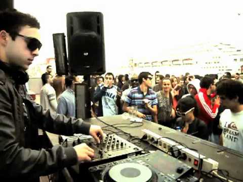 Louie Cut playing live: Avrosse - That Beat (Louie Cut Remix)