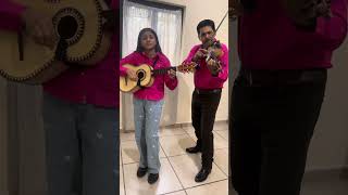 Morenita labios rojos