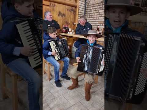 Gurizada mandando gaita que nem gente grande. #gaiteiros #acordeonistas #gaita