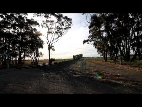 *A HORN SHOW AND A HALF * Berrybank Loop 11/11/12 NR109 NR78 Ghan