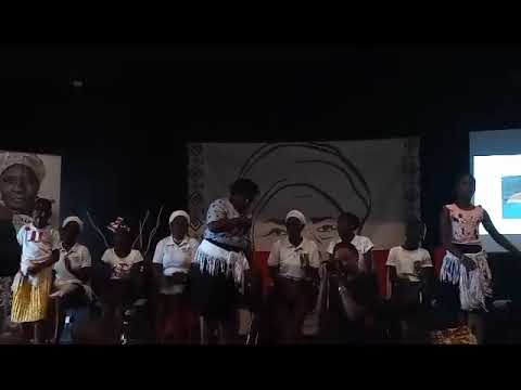 Batucadeiras raiz de Tambarina-festechando -100 -ano de nascimento de- nha Nacia Gomes-(360p)