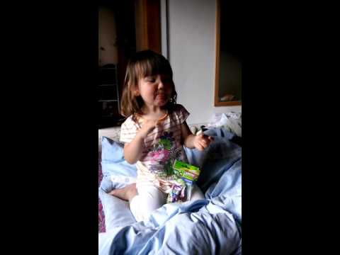 Jennifer und ihr erster Center Schock Kaugummi