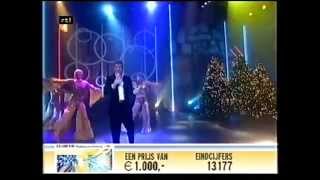 Met de gordijnen dicht tijdens de Staatsloterijshow.