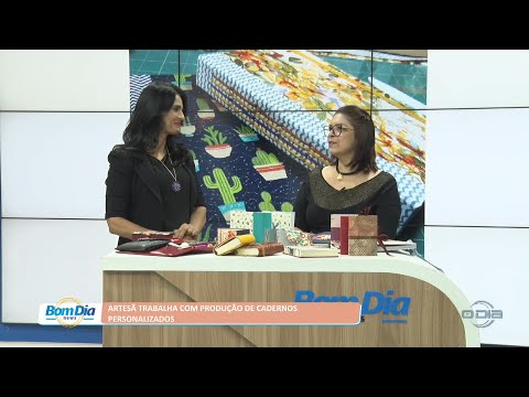 Artesã trabalha com produção de cadernos personalizados 15 08 2022