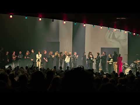 Jane Birkin by friends .... final concert 3 février 2024. tous les artistes sur scène