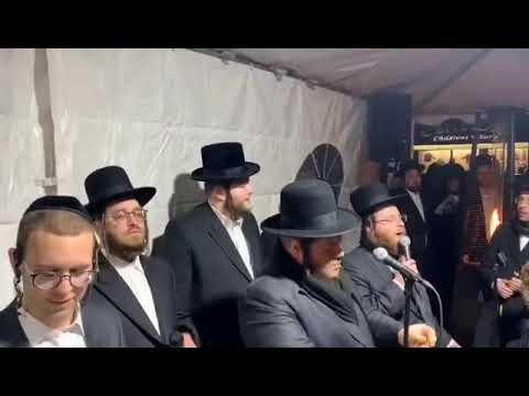 Watch Shlome Yaakov Weber,  Levy Falkowitz,  Shira Choir Perform מי אדיר Together w/Yossi Shtendig.
