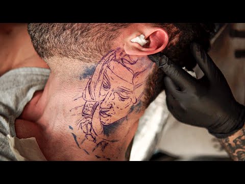 TATUAGEM NO PESCOÇO TATUEI UMA PIETA