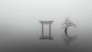 Black and White Torii Gate | 4K Ultra HD Wallpaper & Screensaver – No Sound – Engine Wallpaper