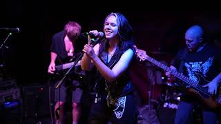 Video Enter Sandman - Remastered - zpěv Daniela Ulrichová a kapela Mem