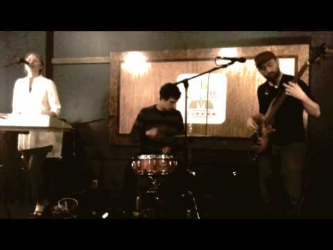 Julia Massey and the Five Finger Discount: Bottom of the Ocean - 10/9/2011