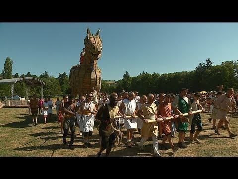Festival Berlioz : la spectaculaire déambulation du cheval de Troie