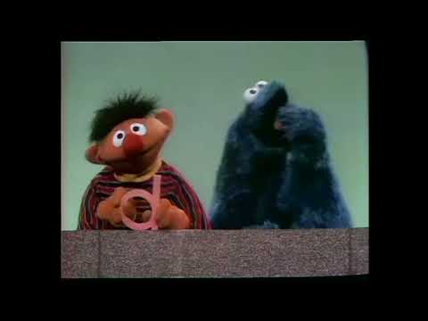 Muppet Songs: Ernie & Cookie Monster - Dee, Dee, Dee