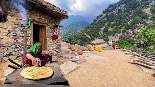 A lonely 93-year-old grandma, living the old way in a mountain village far from the world. ❤️🏡 