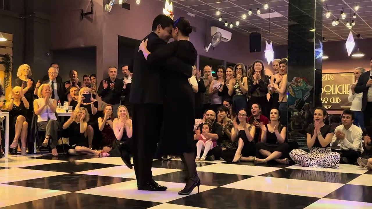 Video thumbnail for Roxana Suarez Carlitos Espinoza Padova 22/03/2025 (4/5)