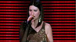 Video thumbnail of "Laura Pausini - Amores Extraños (live). HD-1080p"